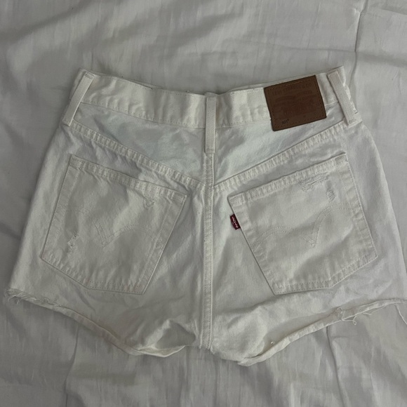 Levi 501 white denim shorts - Picture 2 of 5